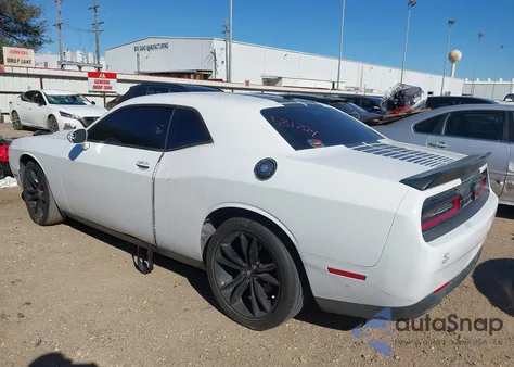 2017 Dodge Challenger Sxt z USA, uszkodzony, nr VIN 2C3CDZAG3HH531724